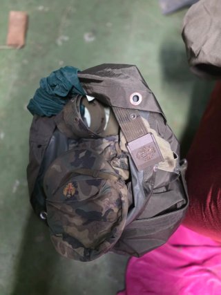 Ropa militar y accesorios