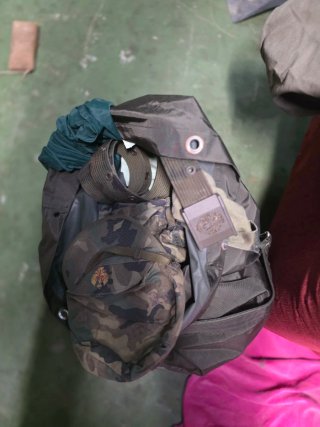 Ropa militar y accesorios