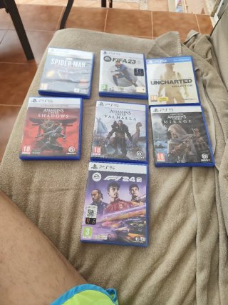 Pacchetto Giochi PS5: Spider-Man, FIFA 23, Uncharted