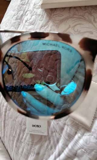 Gafas de sol Michael Kors con etiquetas