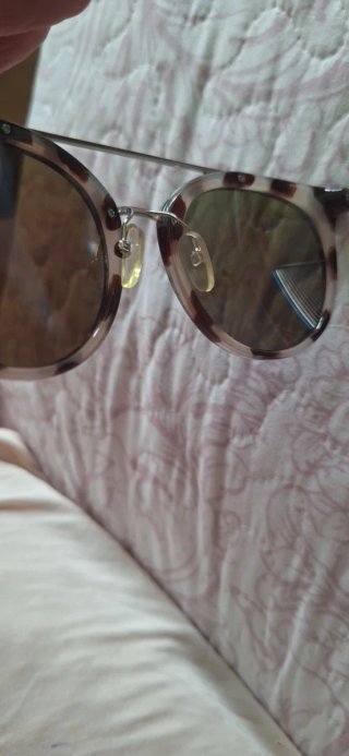 Gafas de sol Michael Kors con etiquetas