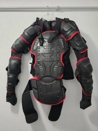 Mono de moto Bela 2 piezas Talla 50 y esqueleto