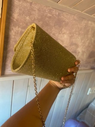 Elegante bolso de mano dorado