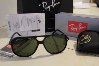 Gafas de sol Ray-Ban negras y verdes