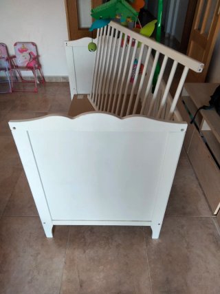 Cuna de bebé blanca