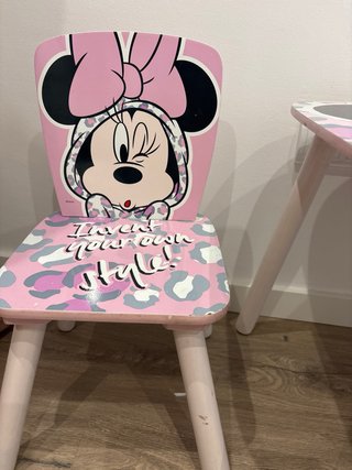 Mesa y 2 Sillas Minnie Mouse