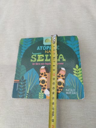 Atópame na selva libro con lapelas en galego