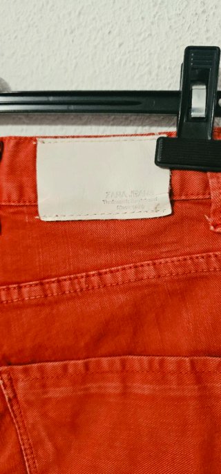 Pantalón corto Zara rojo