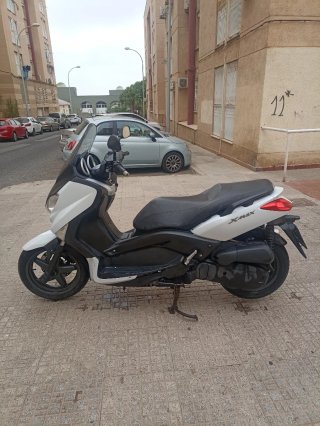 Yamaha XMAX 125cc Scooter Automática