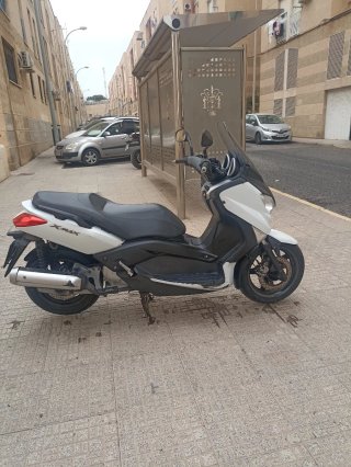 Yamaha XMAX 125cc Scooter Automática