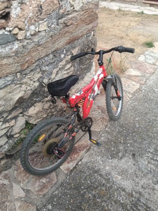 Bici infantil 20 roja y negra