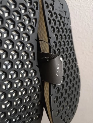Zara Botines Negros con Banda Estampada