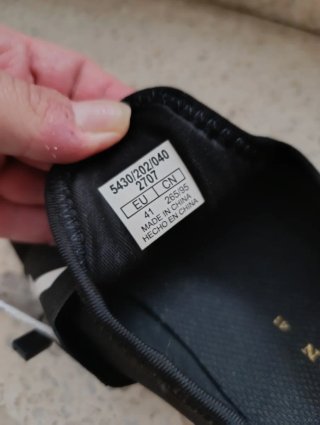 Zara Botines Negros con Banda Estampada
