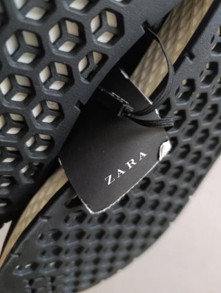 Zara Botines Negros con Banda Estampada