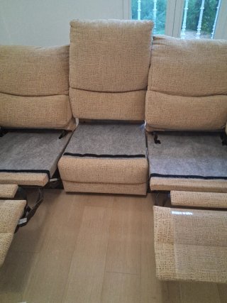 Sofá motorizado tela beige y gris