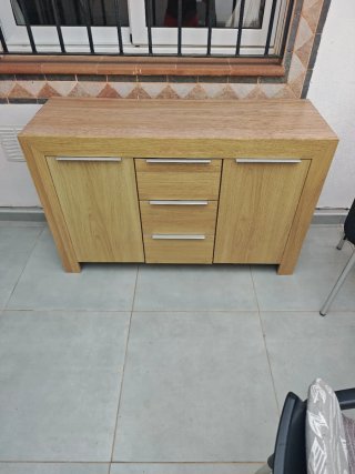 Aparador de madera moderno
