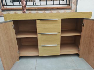 Aparador de madera moderno
