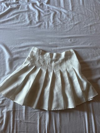 Falda shorts blanca plisada