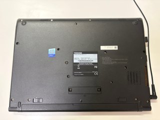Portátil Toshiba con cámara web+raton lenovo