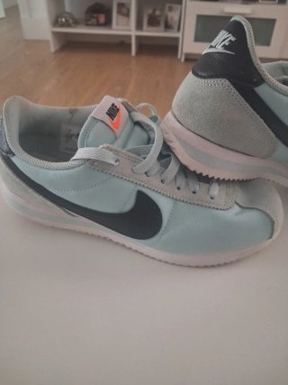 Tenis Nike Cortez Gris y Turquesa