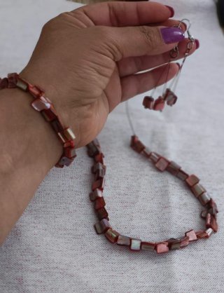 Conjunto de bisutería collar, pulsera y pendientes