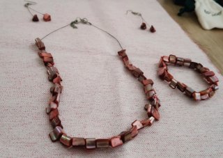 Conjunto de bisutería collar, pulsera y pendientes