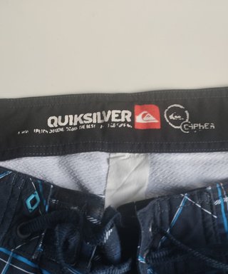 0004 Pantalón corto de baño Quiksilver talla 42