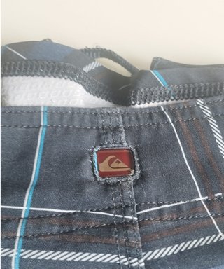 0004 Pantalón corto de baño Quiksilver talla 42