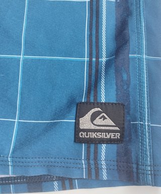0004 Pantalón corto de baño Quiksilver talla 42