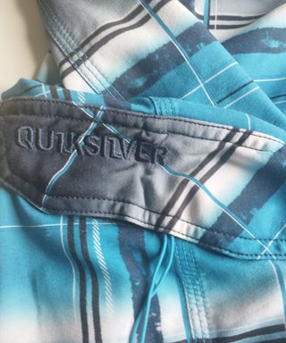 0004 Pantalón corto de baño Quiksilver talla 42