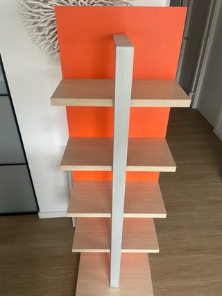 Estantería juvenil naranja y madera