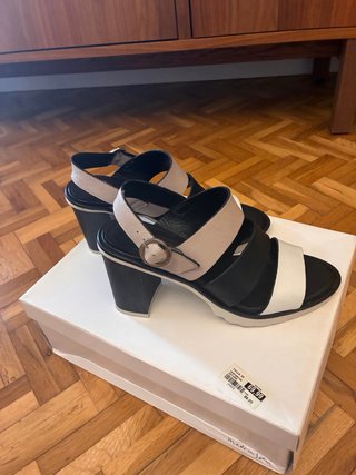 Sandalias Hispanitas Piel Tacón Negro Blanco
