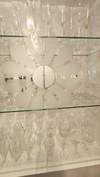 Vitrina de cristal y madera