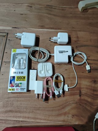 Cargadores y Cable USB-C a Lightning Apple