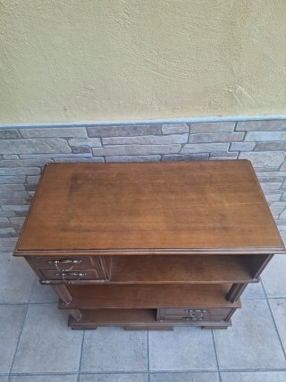 Mueble de madera de nogal