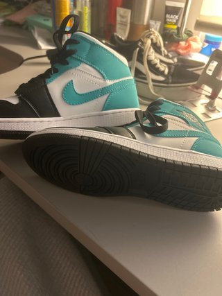 Air Jordan 1 Mid Tropical Twist Sin Estrenar