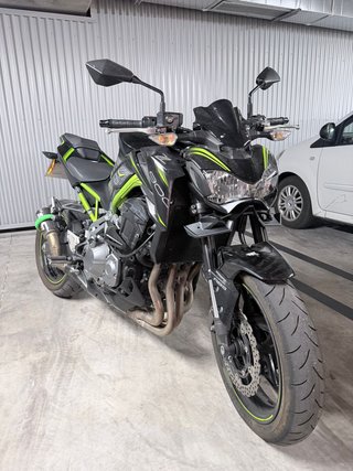 Kawasaki Z900 Negra y Verde