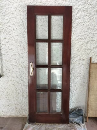Puerta de madera maciza