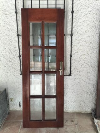 Puerta de madera maciza