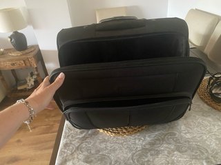 Trolley de cabina negra