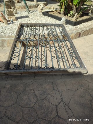 Rejas de hierro forjado y madera