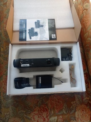 LD Systems Micrófono Inalámbrico Solapa UHF