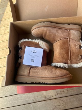 Botas UGG niña lazos marrones talla 35