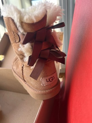 Botas UGG niña lazos marrones talla 35