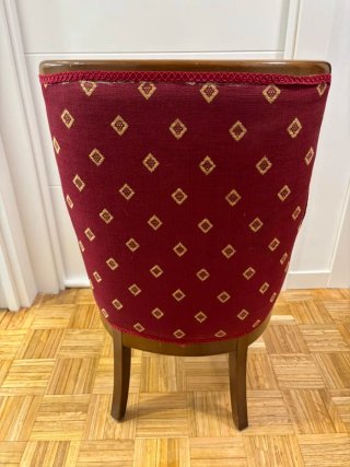 Sillón pequeño de madera y tela
