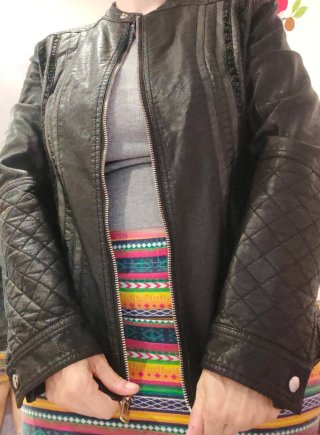 Chaqueta efecto piel con encaje