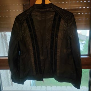 Chaqueta efecto piel con encaje