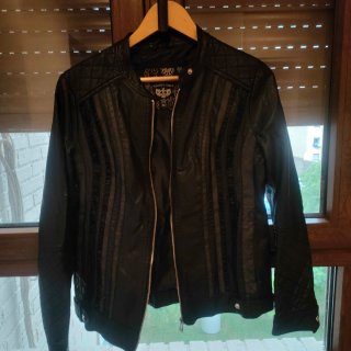 Chaqueta efecto piel con encaje