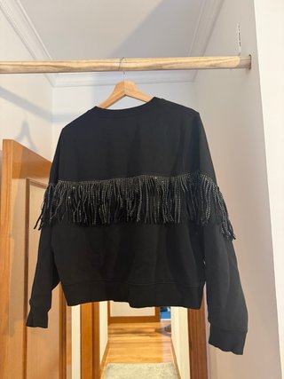 Sudadera Zara con flecos y pedrería