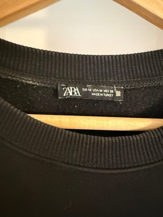 Sudadera Zara con flecos y pedrería